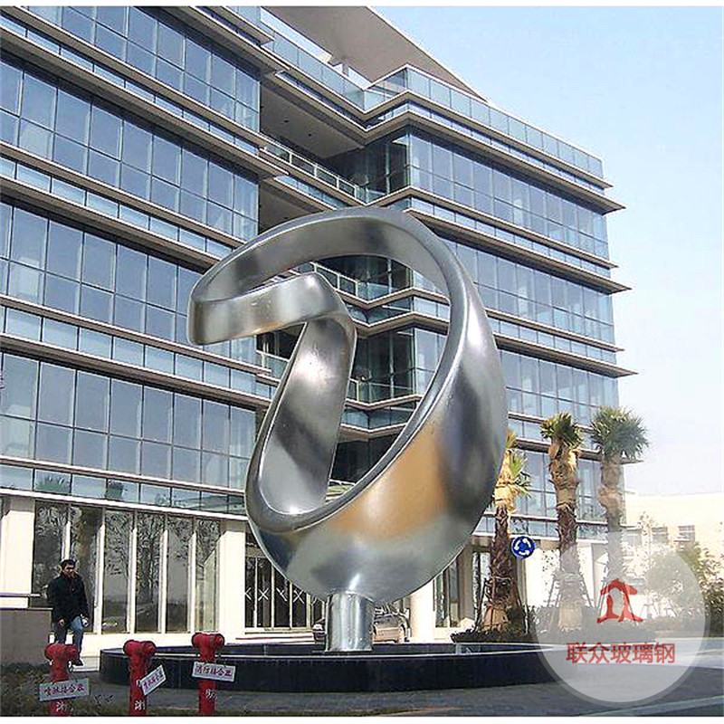 大型不銹鋼雕塑定制戶外園林月亮鹿鏤空球小魚圓環(huán)景觀雕塑大擺件