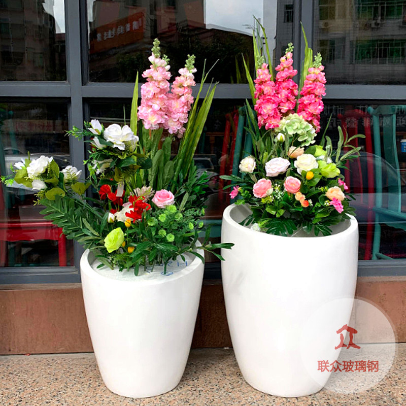 了解戶外家具廠家生產(chǎn)玻璃鋼休閑椅的不辭辛勞