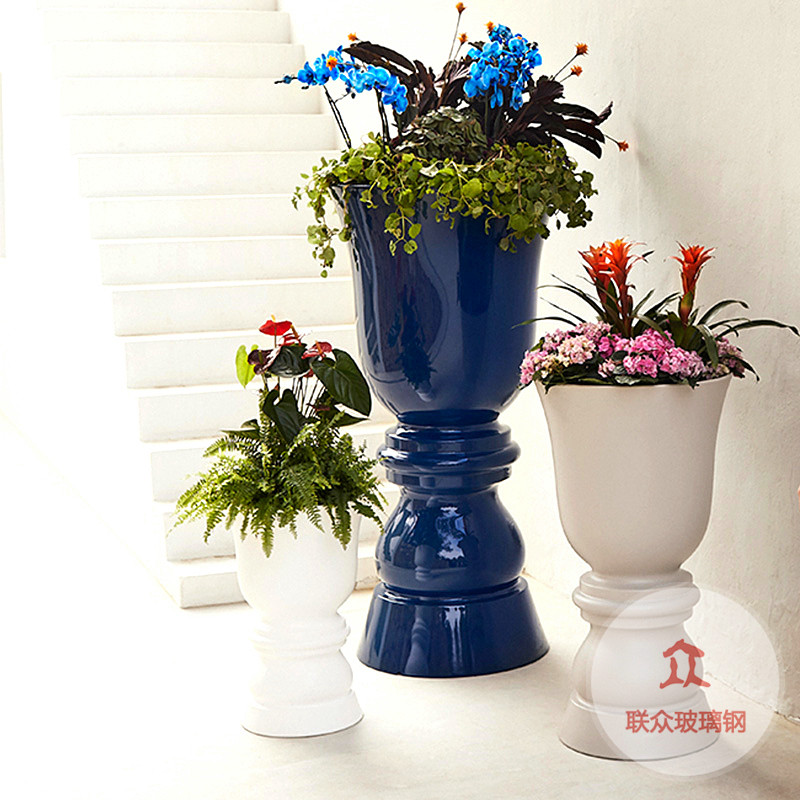 批發(fā)花園卡通落地庭院商場光頭強動物雕塑熊出沒花盆玻璃鋼擺件