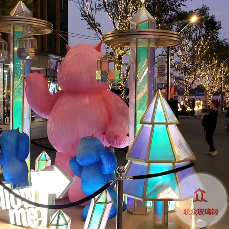 戶外玻璃鋼雕塑定制商業(yè)街美陳裝飾卡通公仔大型落地?cái)[件廠家定做