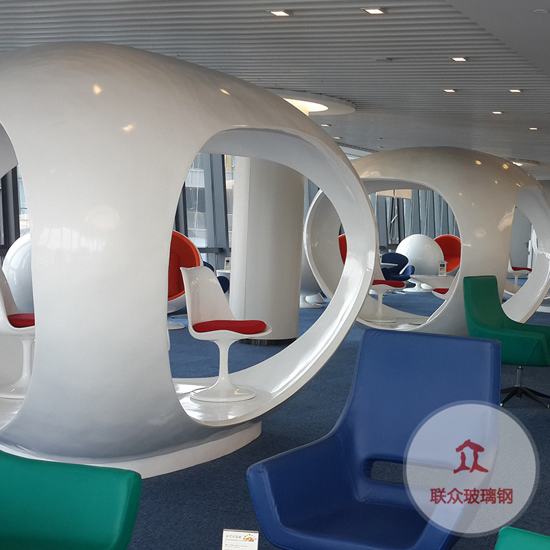 玻璃鋼卡通人物雕塑世界杯廣場美陳擺件世界杯卡通人物雕塑